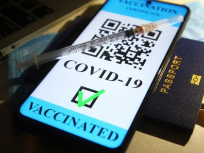 Concediile românilor, amenințate de valul 6 COVID. Ce noi restricții pregătesc autoritățile