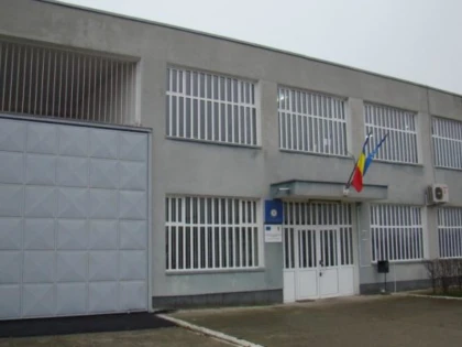 Condamnați de instanță, trei bărbați au ajuns în Penitenciarul Arad