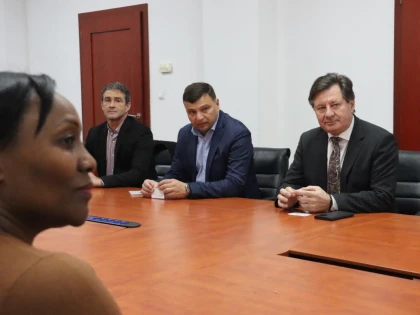 Conducerea CJA s-a întâlnit cu investitorii celui mai mare parc fotovoltaic din Europa, care va fi realizat la Grăniceri