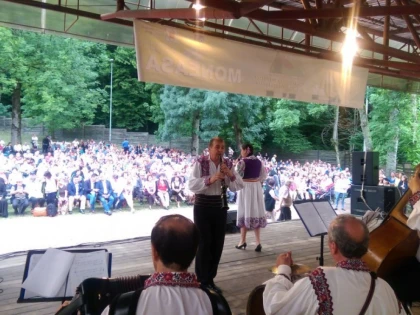 Conducerea CJA s-a răzgândit: Festivalul Cântecului Popular din Ţara Zărandului rămâne la Moneasa