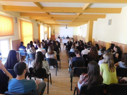 CONFERINȚĂ DESPRE EDUCAȚIE LA COLEGIUL „VASILE GOLDIȘ“