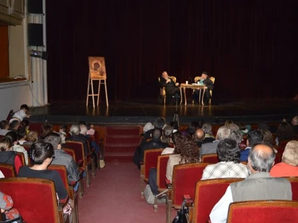 Conferință despre valorile familiei, la Teatrul Clasic „Ioan Slavici”