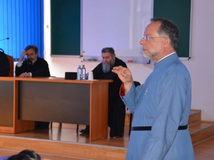 CONFERINȚA ”MEDICINA-ȘTIINȚA VIEȚII”, LA ARAD