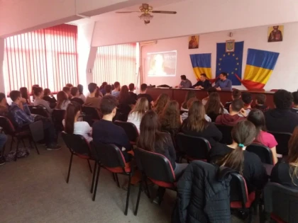 Conferințe și ateliere de cunoaștere, dedicate tinerilor arădeni