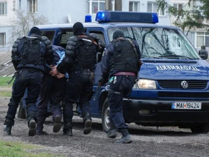 CONFLICT SPONTAN ÎNTRE MAI MULTE PERSOANE DIN LIPOVA, APLANAT DE JANDARMI