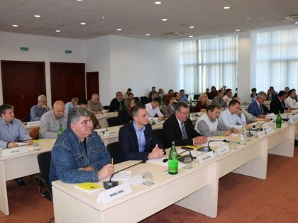 Consiliul Judeţean asigură burse sociale (medicale) pentru 54 elevi