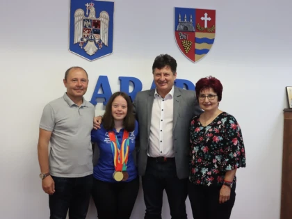 Consiliului Județean Arad a acordat distincția ,,Bene Merenti” tinerei Mara Oprea