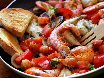 Consumul uzual de fructe de mare te poate intoxica cu plastic
