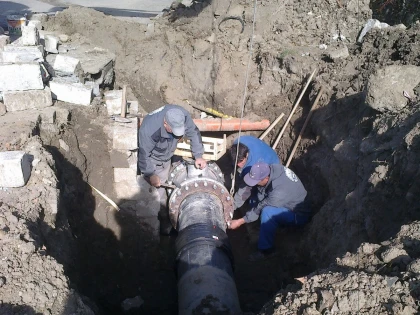 Continuă lucrările la reţeaua de apă potabilă din Arad