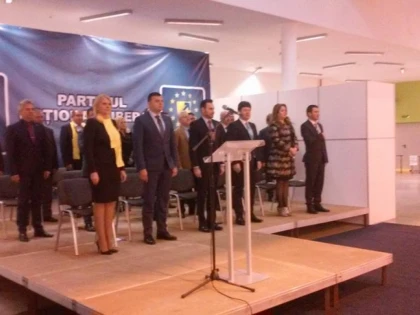 Continuă războiul în PNL Arad! Gruparea Falcă dă lovitura de graţie grupării Pistru
