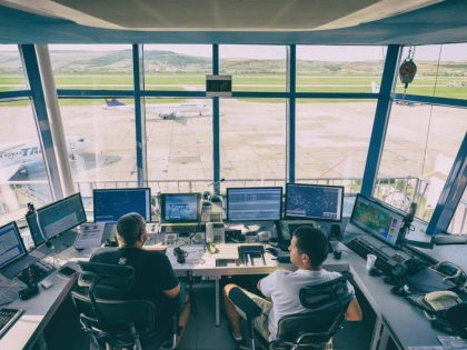 Controlorii de trafic de la Arad vor dirija avioanele care vin şi pleacă de pe Aeroportul... Braşov