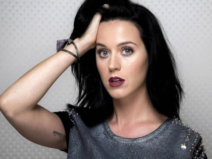 CONTUL DE TWITTER A CÂNTĂREŢEI KATY PERRY, SPART DE UN HACKER ROMÂN