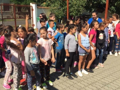 Copiii de la Complexul „Curcubeu” au primit cadouri la debut de an școlar