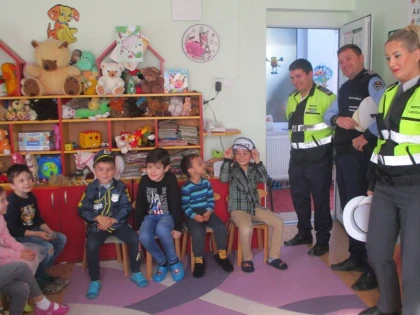 Copiii de la Grădinița numărul 6 au primit vizita polițiștilor locali