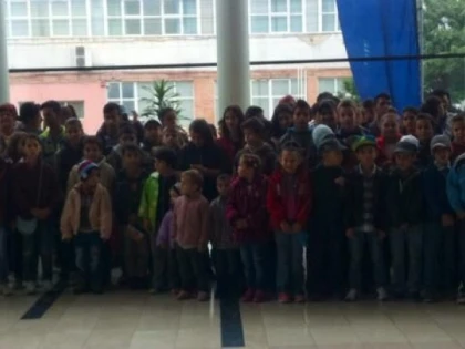 COPIII INSTITUTIONALIZATI DIN SANTANA SI ZABRANI S-AU RECREAT LA GALLERIA ARAD