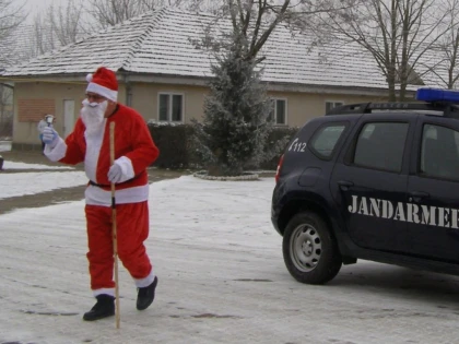 Copiii jandarmilor arădeni au fost vizitați de Moș Crăciun