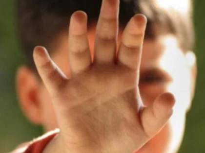 Copil de doar 6 ani, agresat sexual la Zădăreni. O femeie l-a surprins pe agresor și a alertat poliția