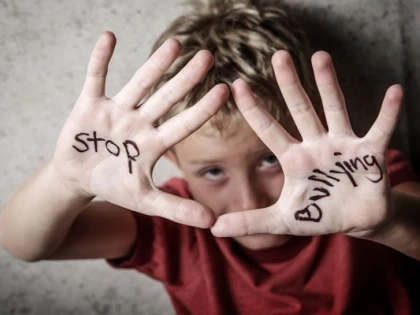 COPIL DIAGNOSTICAT CU ADHD, DISCRIMINAT ÎNTR-O ȘCOALĂ ARĂDEANĂ