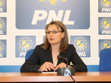 CORINA CRISAN (PNL ARAD): "COPIII SI SUGARII, LA MANA MINISTERULUI  SANATATII IN PROBLEMA VACCINARII"