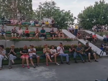 Corul Filarmonicii Arad susține un concert în această seară „la băncuțe“
