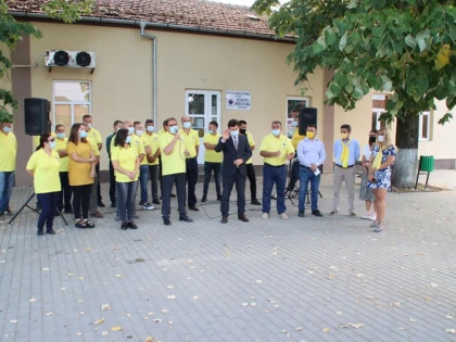 COVID-ul nu există pentru PNL Arad! Întâlnire cu zeci de persoane la Târnova, unde candidații trebuiau să fie în izolare