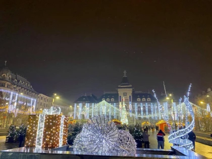 Craiova nu alocă nici măcar un sfert din cât cheltuie Aradul pe iluminatul de Crăciun! Totuşi, diferenţele sunt uriaşe