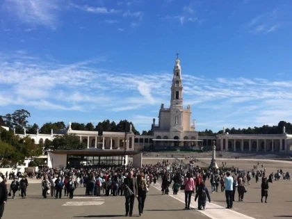 Credincioși din 30 de țări participă la procesiunile de la Fatima