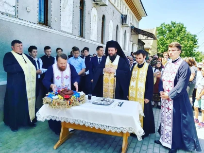 Credincioșii din Parohia Sânpetru-German și-au sărbătorit ocrotitorii spirituali