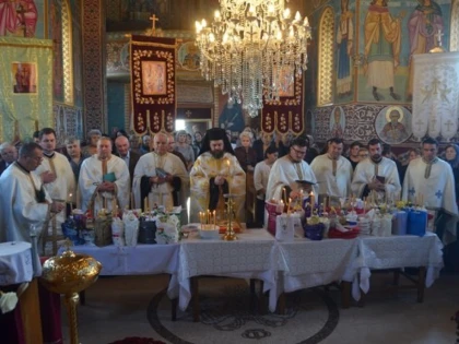 Credincioşii din Zăbrani şi-au sărbătorit ocrotitorul spiritual, pe Sf. M. Mc. Dimitrie