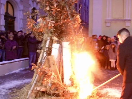 Credincioşii pe stil vechi sărbătoresc, marţi, Crăciunul