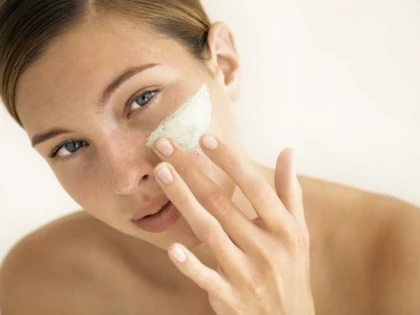 CREMA IEFTINA CARE TE AJUTA SA SCAPI DE ACNEE