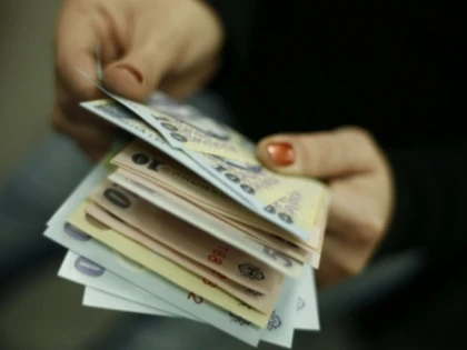 Cresc pensiile și alocațiile de la 1 ianuarie 2025. Milioane de români vor primi bani în plus