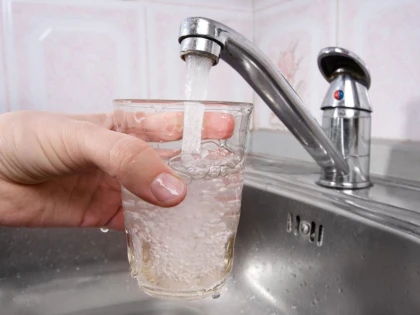 Crește prețul apei potabile și tariful de canalizare-epurare, din anul 2025