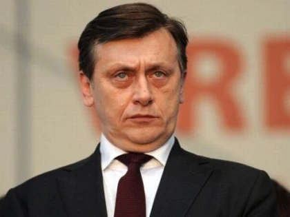 CRIN ANTONESCU: "MA GANDESC SA MA RETRAG DIN POLITICA"