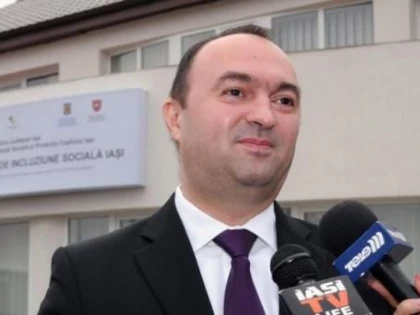 CRISTIAN ADOMNITEI SE SUSPENDA DIN TOATE FUNCTIILE POLITICE
