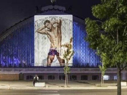 CRISTIANO RONALDO FACE INCONJURUL LUMII IN LENJERIE INTIMA