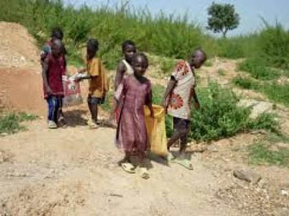 Criză umanitară în Nigeria. Copii de doar șase ani sunt exploatați în minele de litiu