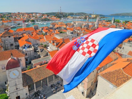 Croaţia a intrat în Spaţiul Schengen şi în zona euro