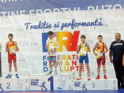 CSȘ Gloria Arad are medaliat național cu bronz la lupte, categoria juniori 4