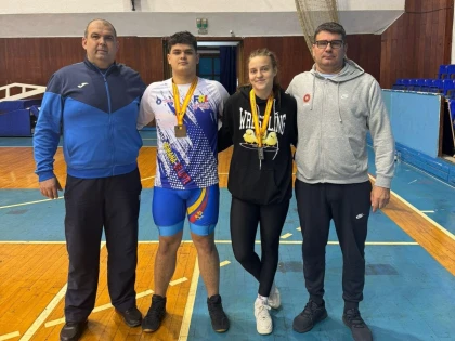 CSȘ Gloria Arad - în top la lupte! Vlad Petrean este campion național U17, iar Anna Maria Hotăran a luat argintul! (FOTO)