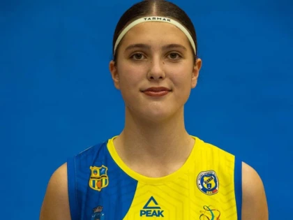CSȘ Gloria Arad mai dă o baschetbalistă sub „tricolor”, Antonia Tat