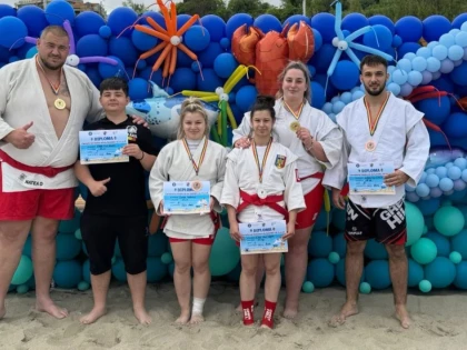 CSU Arad a obținut medalii naționale la sambo pe plajă. Clasări pe podium și la un turneu de judo