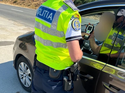 Cu 184 km/h pe drumul județean și 172 km/h pe DN 7. Doi șoferi au rămas fără permis pentru patru luni