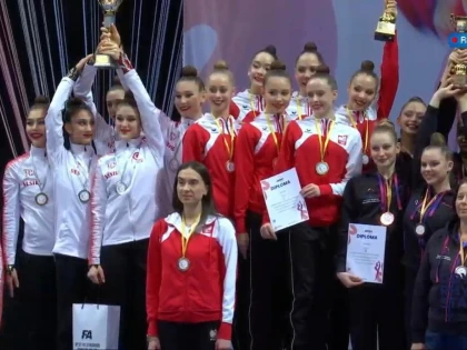 Cu antrenoarele și patru gimnaste de la Arad, ansamblul de ritmică senioare al României a urcat pe podium la Gdynia! (FOTO)