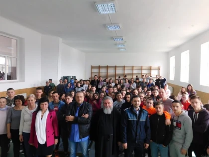 Cultura „provizoriului” și consumul de droguri, conferință organizată la Liceul Tehnologic din Vinga
