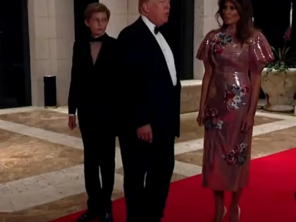 Cum a atras Melania Trump toate privirile în noaptea de Anul Nou