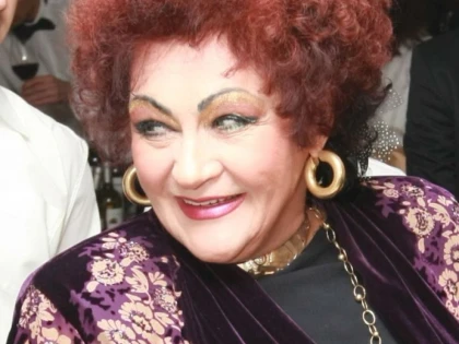 CUM A REUŞIT ELENA MERISOREANU SĂ-ŞI SPERIE O FANĂ