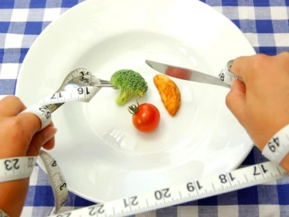 CUM CALCULEZI CATE CALORII AI NEVOIE ZILNIC