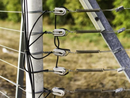 Cum funcționează gardurile electrice și de ce să le alegi pentru ferma ta