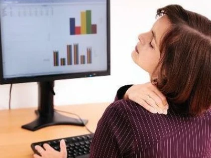 Cum să ameliorezi durerile de gât şi umeri